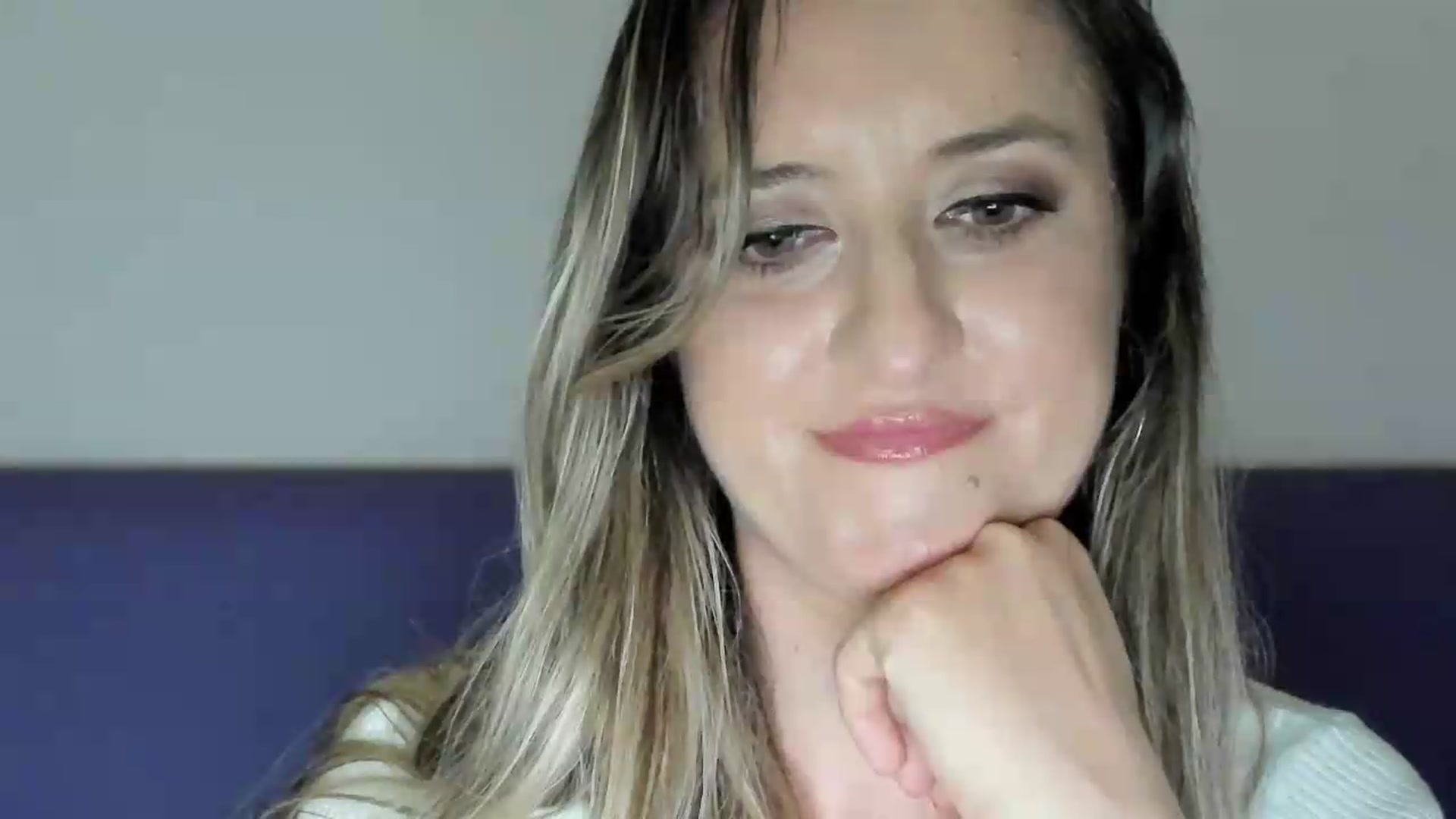 Gallery image thumbnail from BestDream's myfreecams stream on, 05/23/2026, 21:25 image 13 of 20