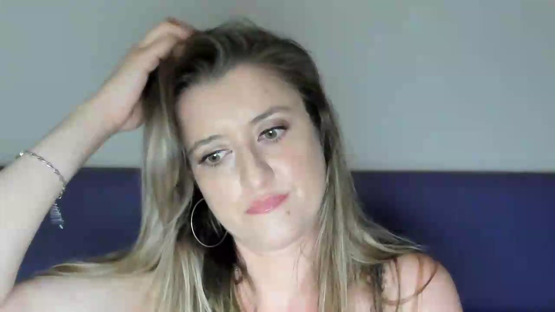 Gallery image thumbnail from BestDream's myfreecams stream on, 05/26/2026, 21:28 image 10 of 20