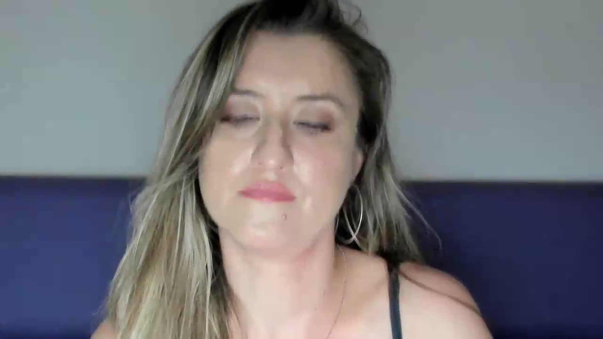 Gallery image thumbnail from BestDream's myfreecams stream on, 05/26/2026, 21:28 image 15 of 20