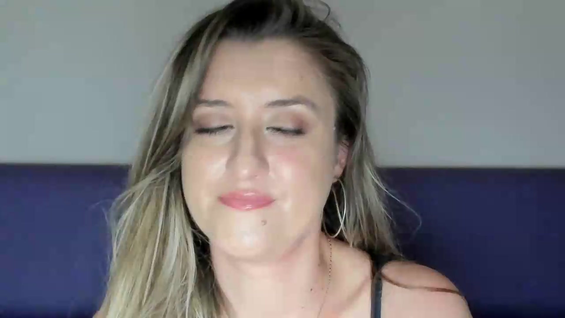 Gallery image thumbnail from BestDream's myfreecams stream on, 05/26/2026, 21:28 image 12 of 20