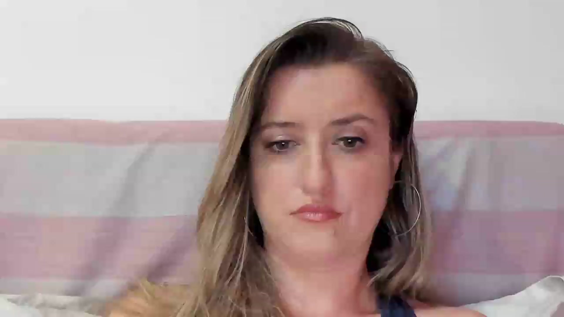 Gallery image thumbnail from BestDream's myfreecams stream on, 05/29/2026, 01:00 image 18 of 20