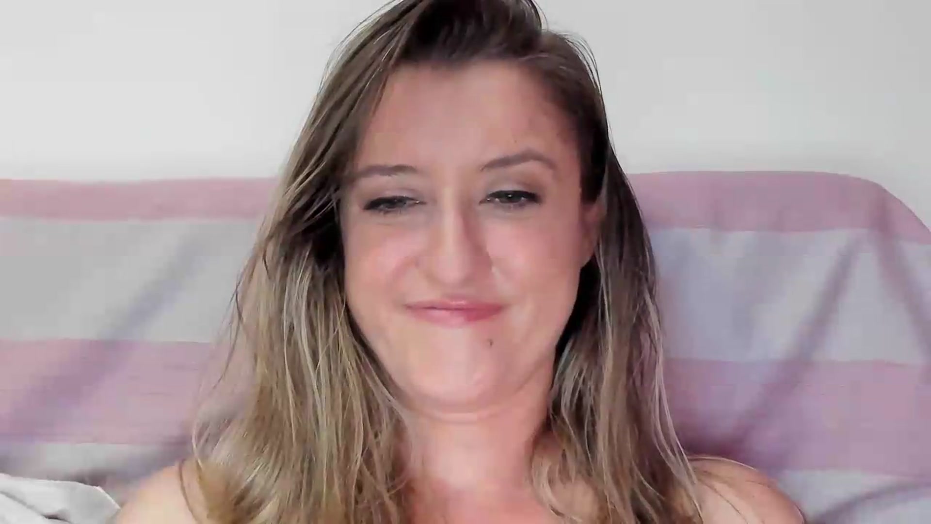 Gallery image thumbnail from BestDream's myfreecams stream on, 05/30/2026, 24:16 image 18 of 20