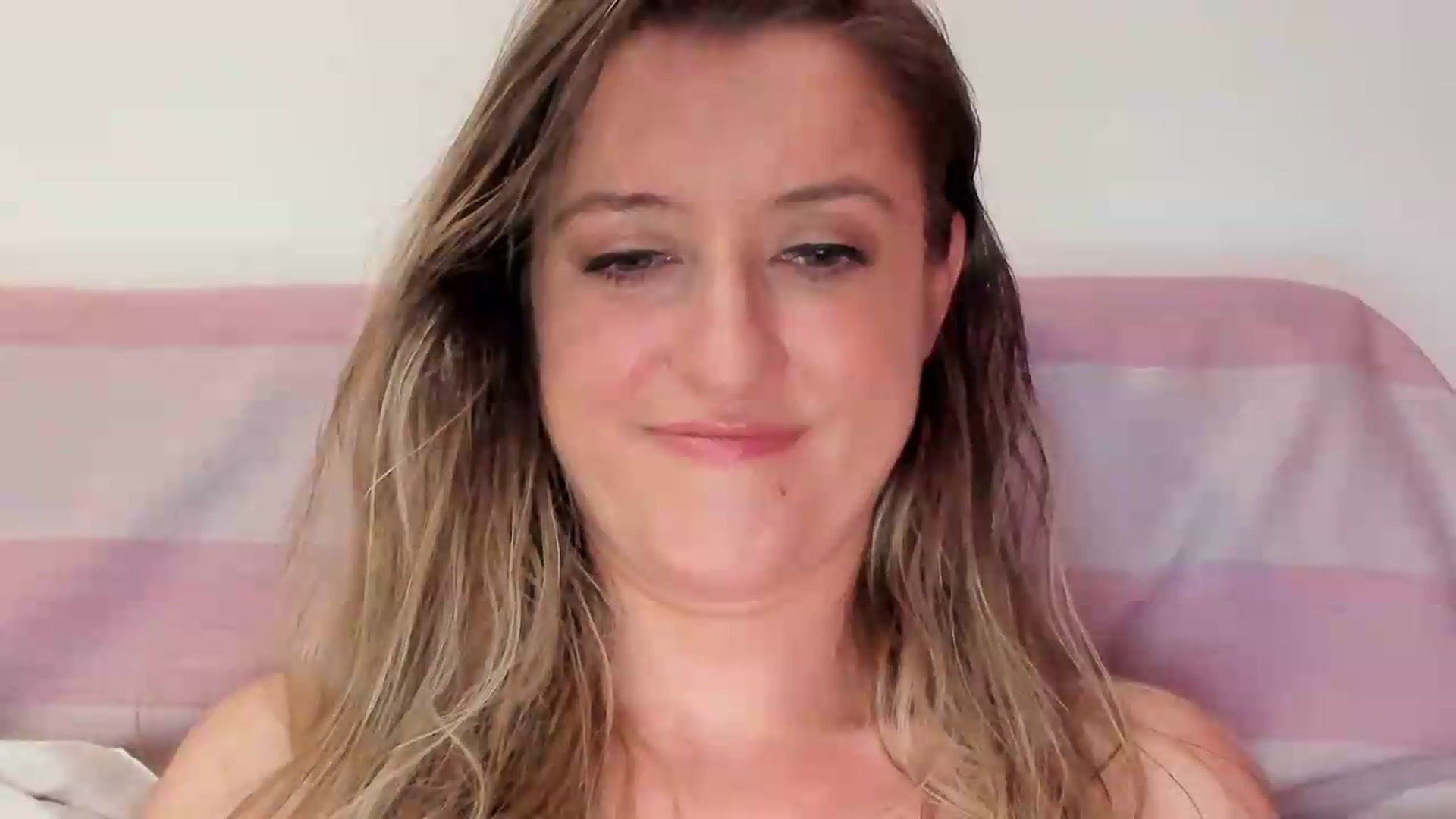 Gallery image thumbnail from BestDream's myfreecams stream on, 05/30/2026, 24:16 image 4 of 20
