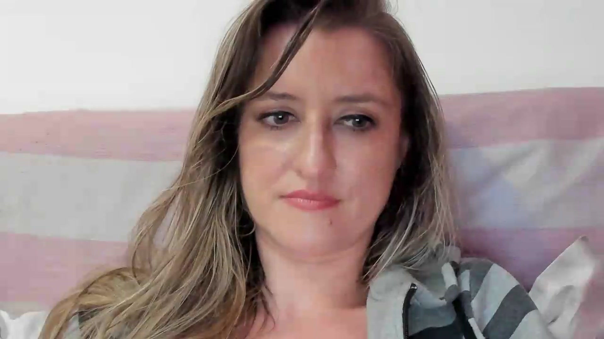 Gallery image thumbnail from BestDream's myfreecams stream on, 06/02/2026, 20:32 image 15 of 20