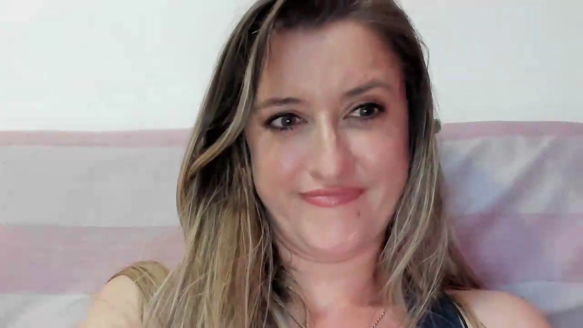 Gallery image thumbnail from BestDream's myfreecams stream on, 06/04/2026, 22:16 image 14 of 20