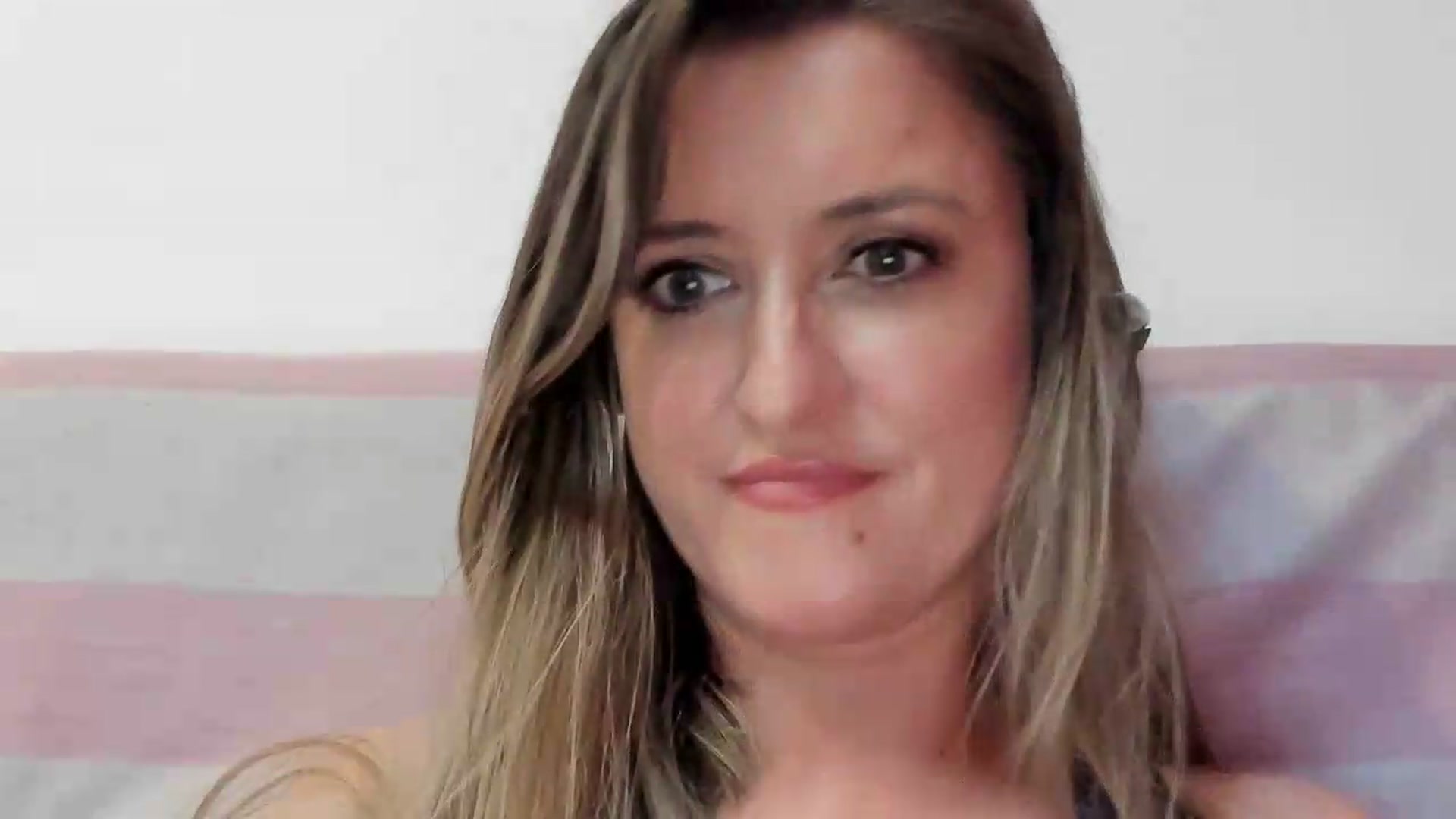 Gallery image thumbnail from BestDream's myfreecams stream on, 06/04/2026, 22:16 image 10 of 20