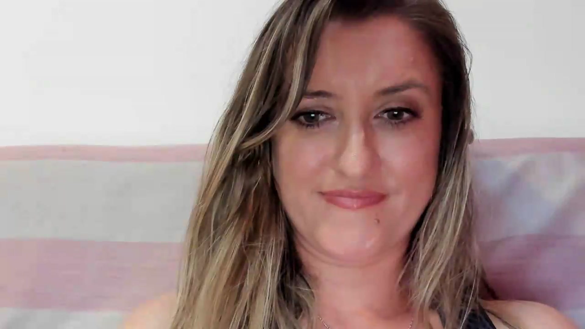 Gallery image thumbnail from BestDream's myfreecams stream on, 06/04/2026, 22:16 image 5 of 20