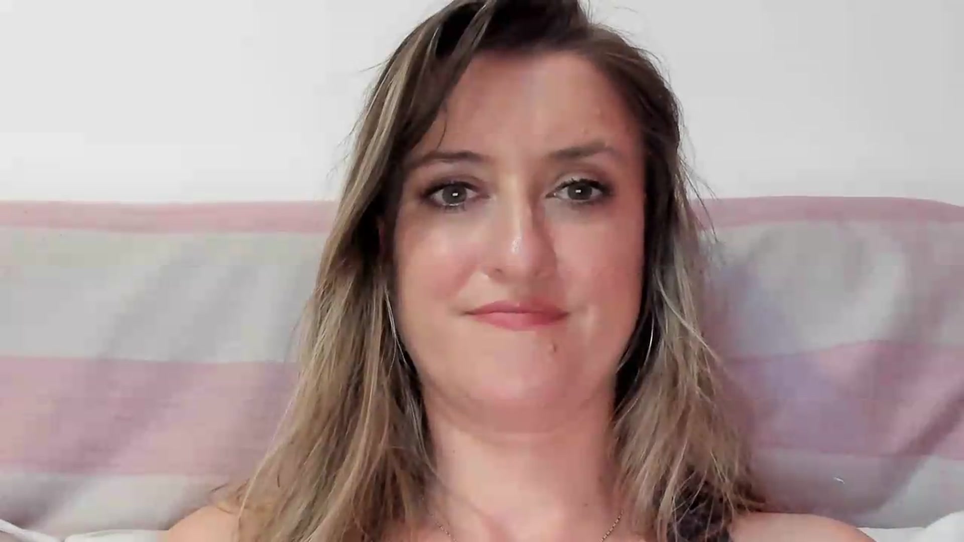 Gallery image thumbnail from BestDream's myfreecams stream on, 06/05/2026, 24:13 image 19 of 20