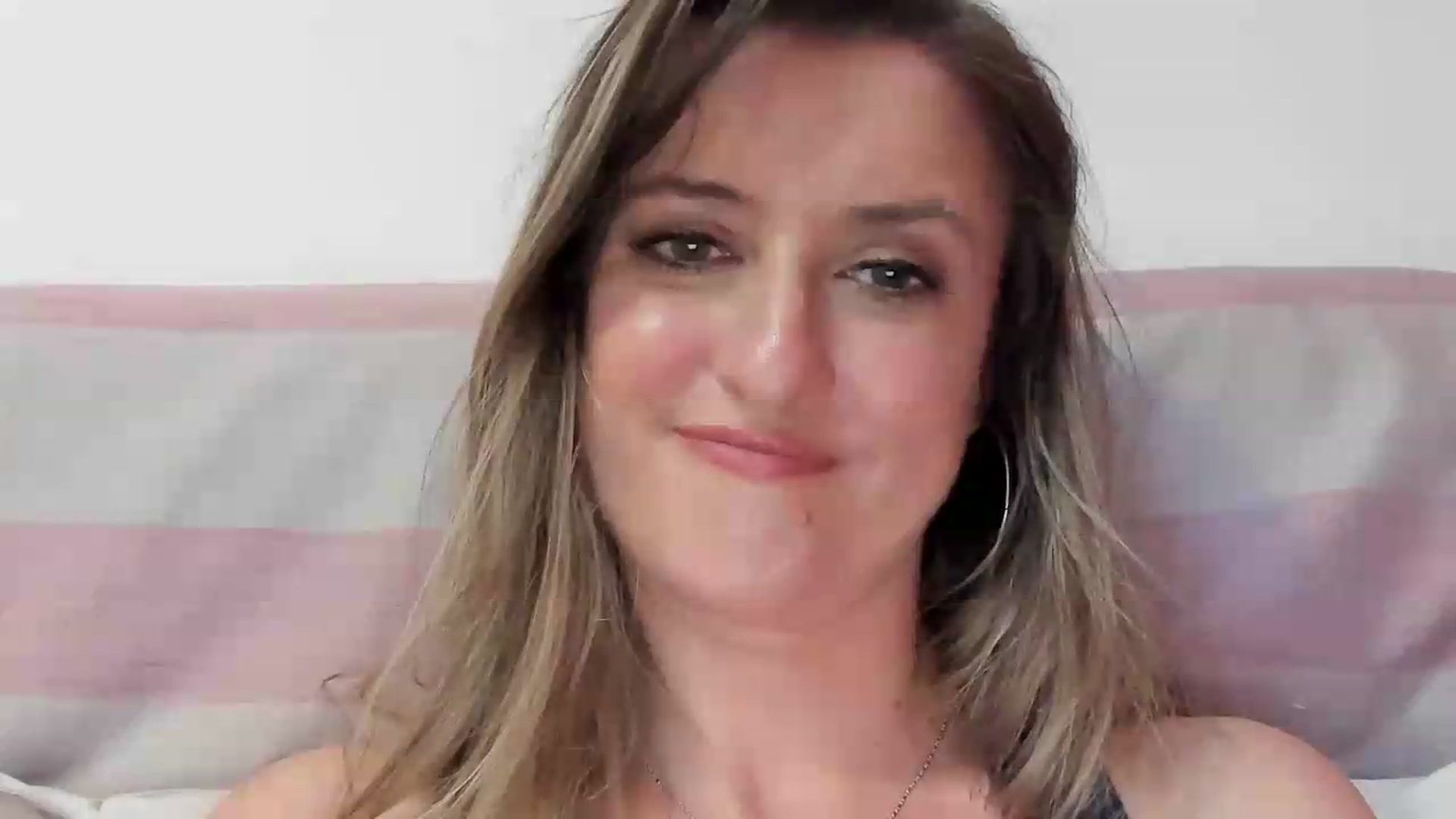 Gallery image thumbnail from BestDream's myfreecams stream on, 06/05/2026, 24:13 image 17 of 20