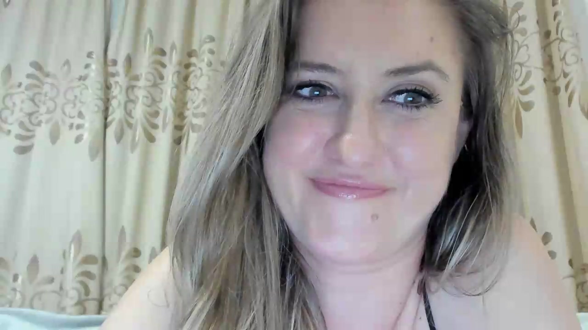 Gallery image thumbnail from BestDream's myfreecams stream on, 06/08/2026, 01:04 image 10 of 20