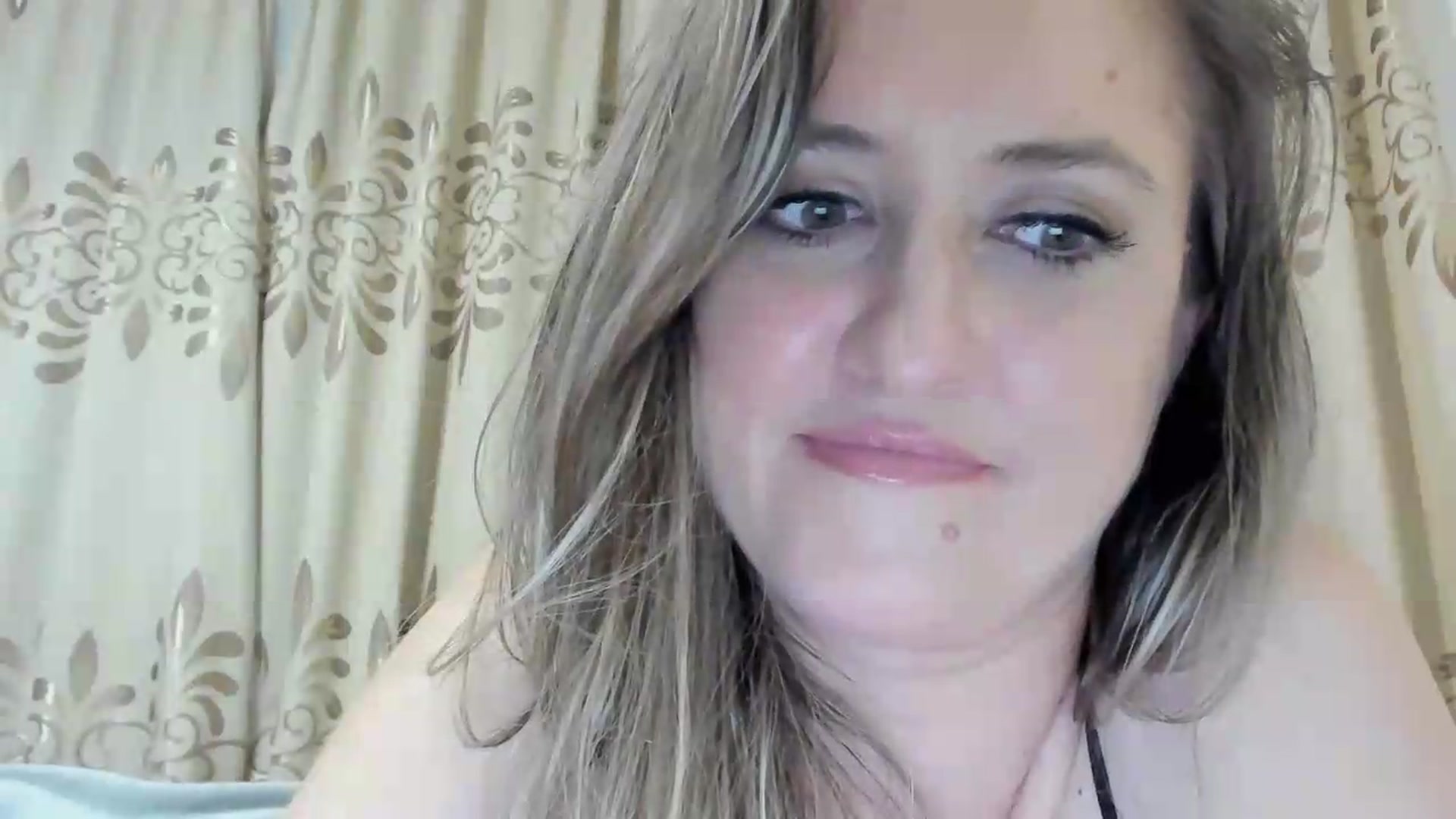 Gallery image thumbnail from BestDream's myfreecams stream on, 06/08/2026, 01:04 image 15 of 20