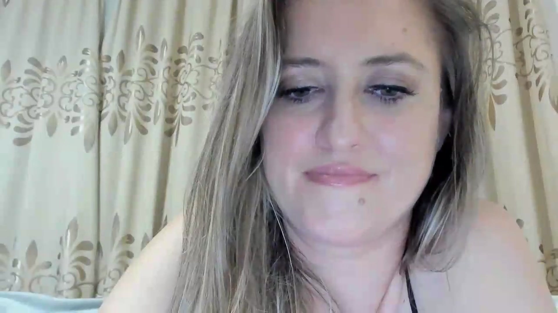 Gallery image thumbnail from BestDream's myfreecams stream on, 06/08/2026, 01:04 image 17 of 20