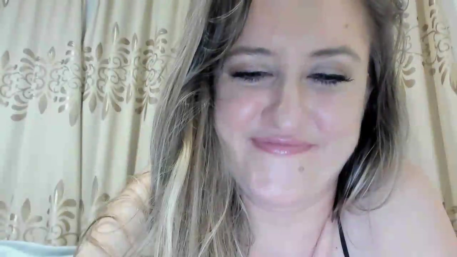 Gallery image thumbnail from BestDream's myfreecams stream on, 06/08/2026, 01:04 image 4 of 20