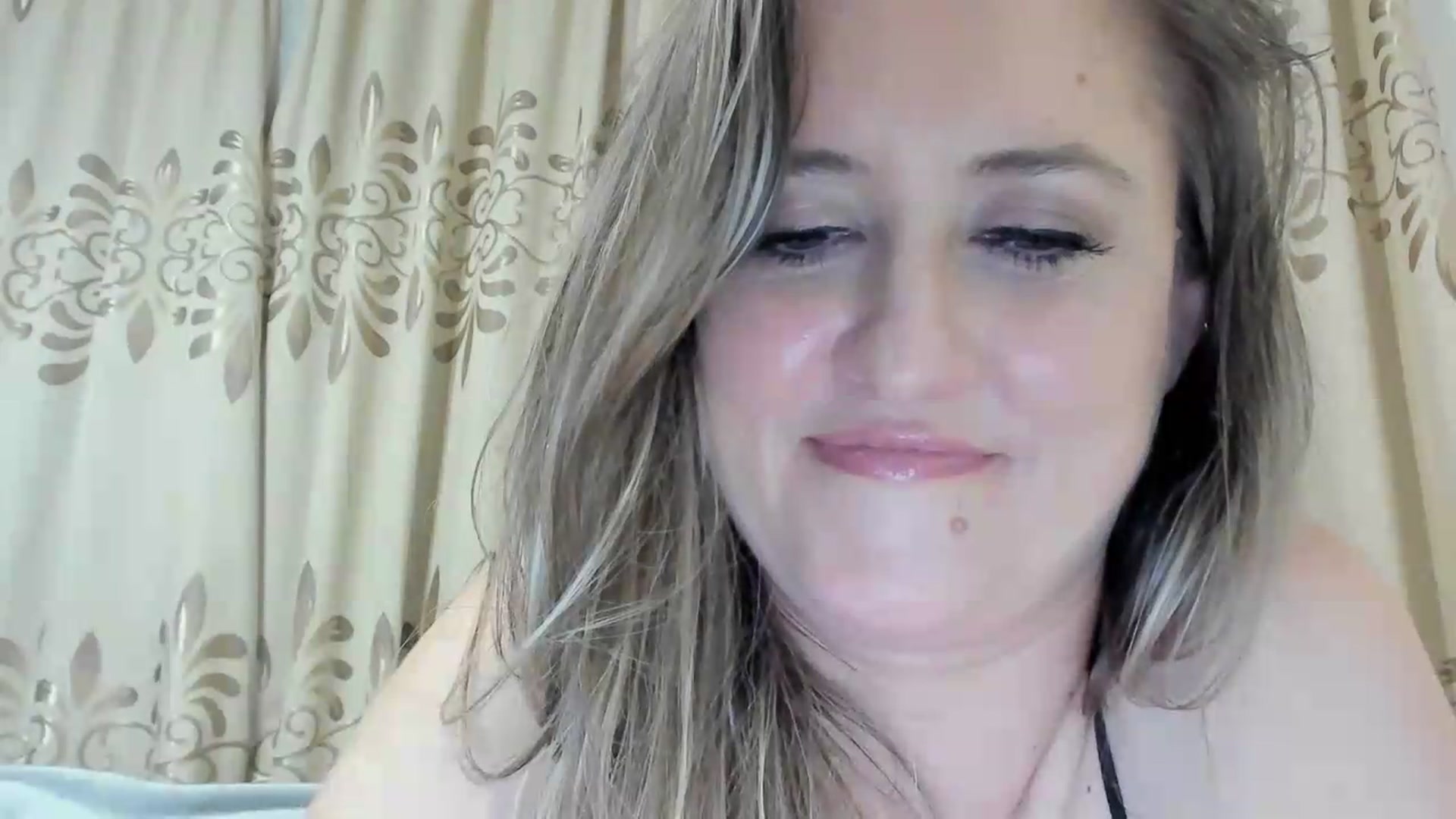 Gallery image thumbnail from BestDream's myfreecams stream on, 06/08/2026, 01:04 image 16 of 20