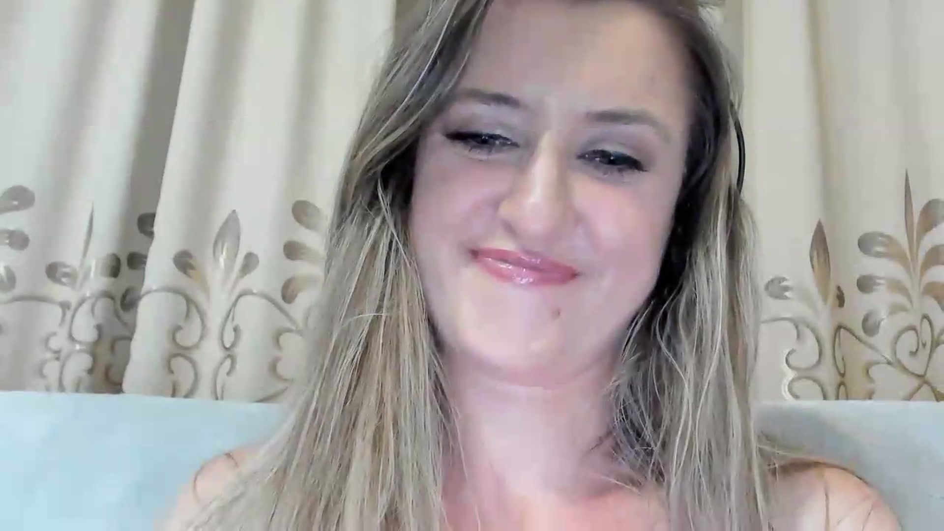 Gallery image thumbnail from BestDream's myfreecams stream on, 06/21/2026, 22:59 image 10 of 20
