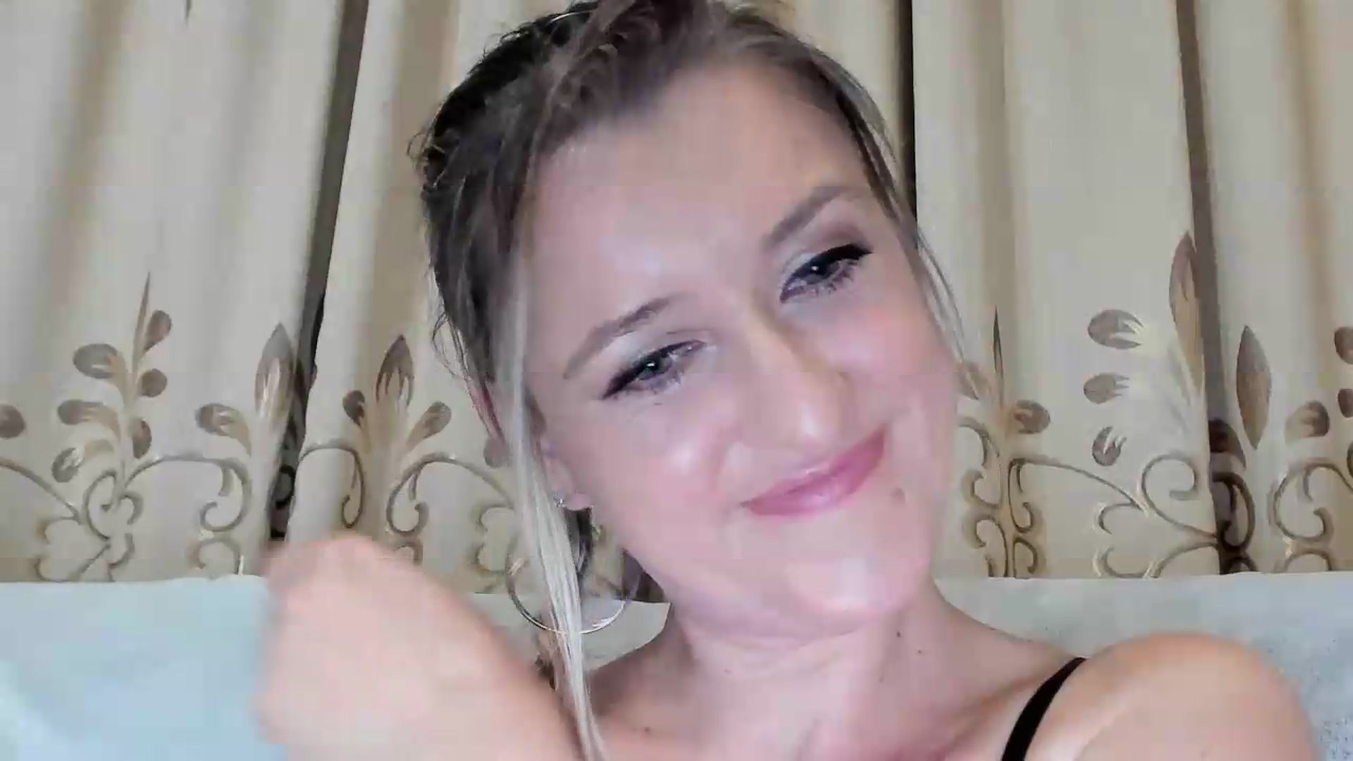 Gallery image thumbnail from BestDream's myfreecams stream on, 06/27/2026, 24:36 image 17 of 20
