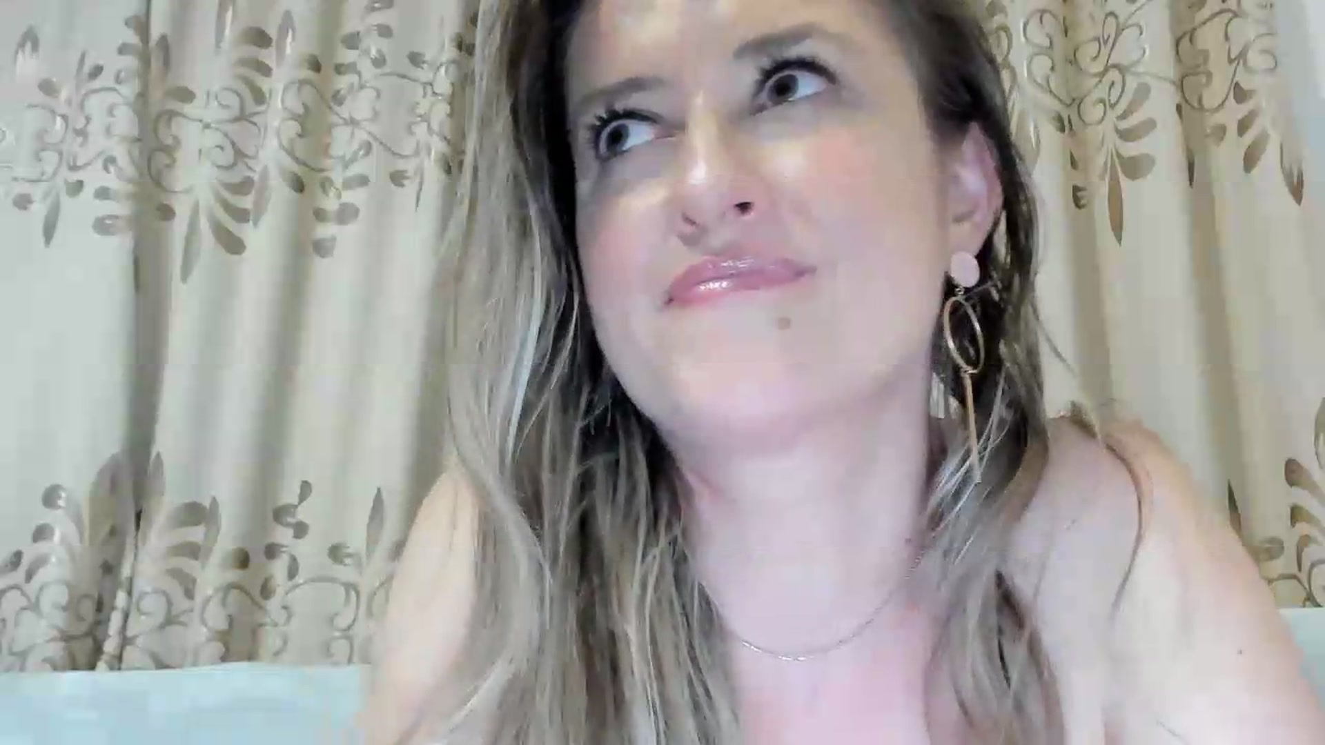 Gallery image thumbnail from BestDream's myfreecams stream on, 07/27/2026, 23:38 image 3 of 20