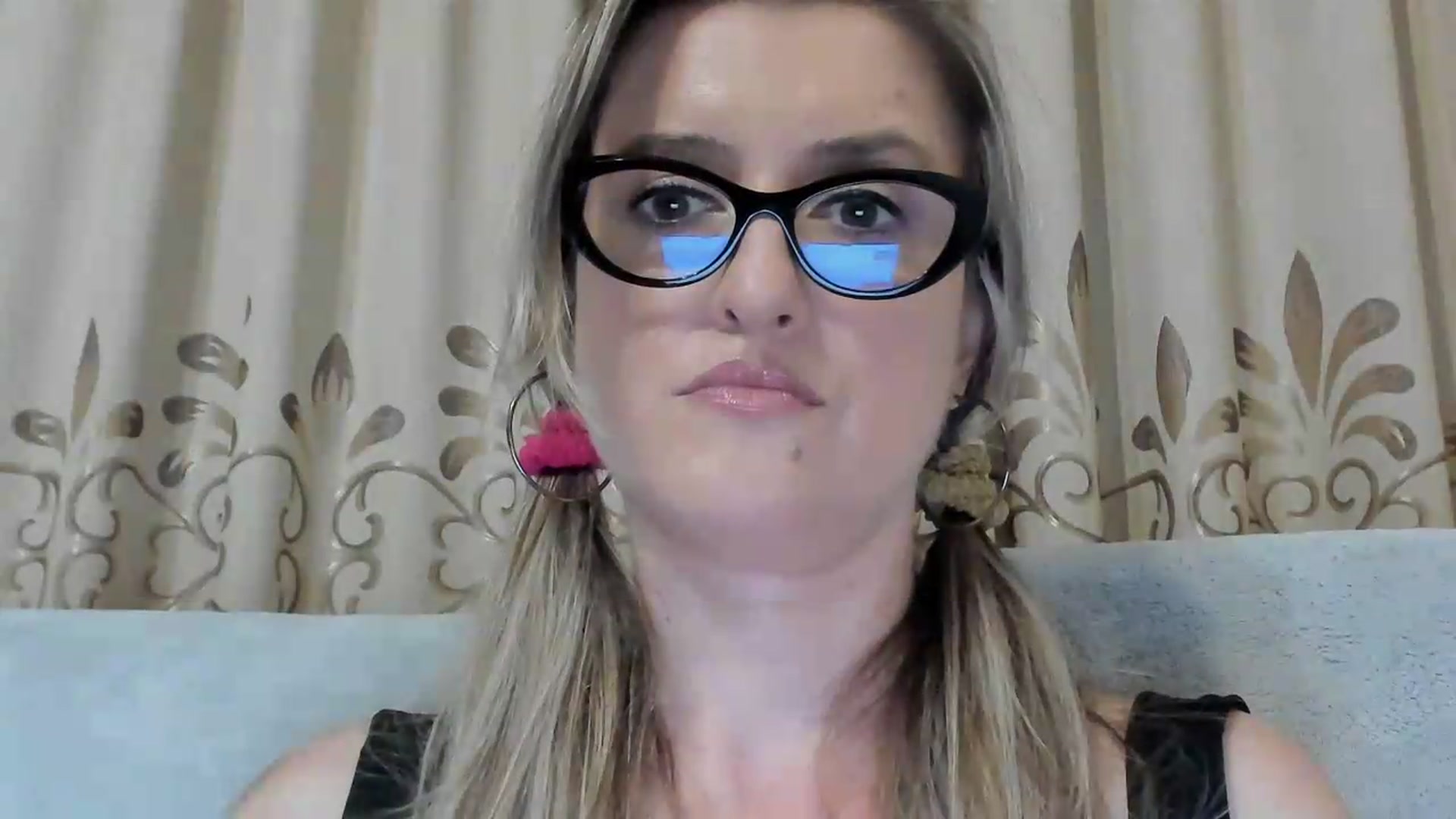 Gallery image thumbnail from BestDream's myfreecams stream on, 08/12/2026, 01:18 image 17 of 20