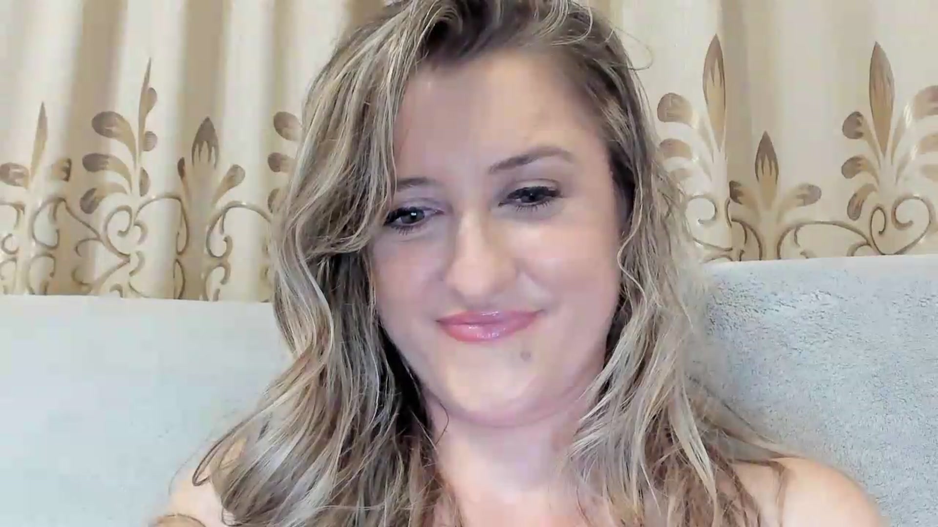Gallery image thumbnail from BestDream's myfreecams stream on, 08/15/2026, 01:48 image 16 of 20