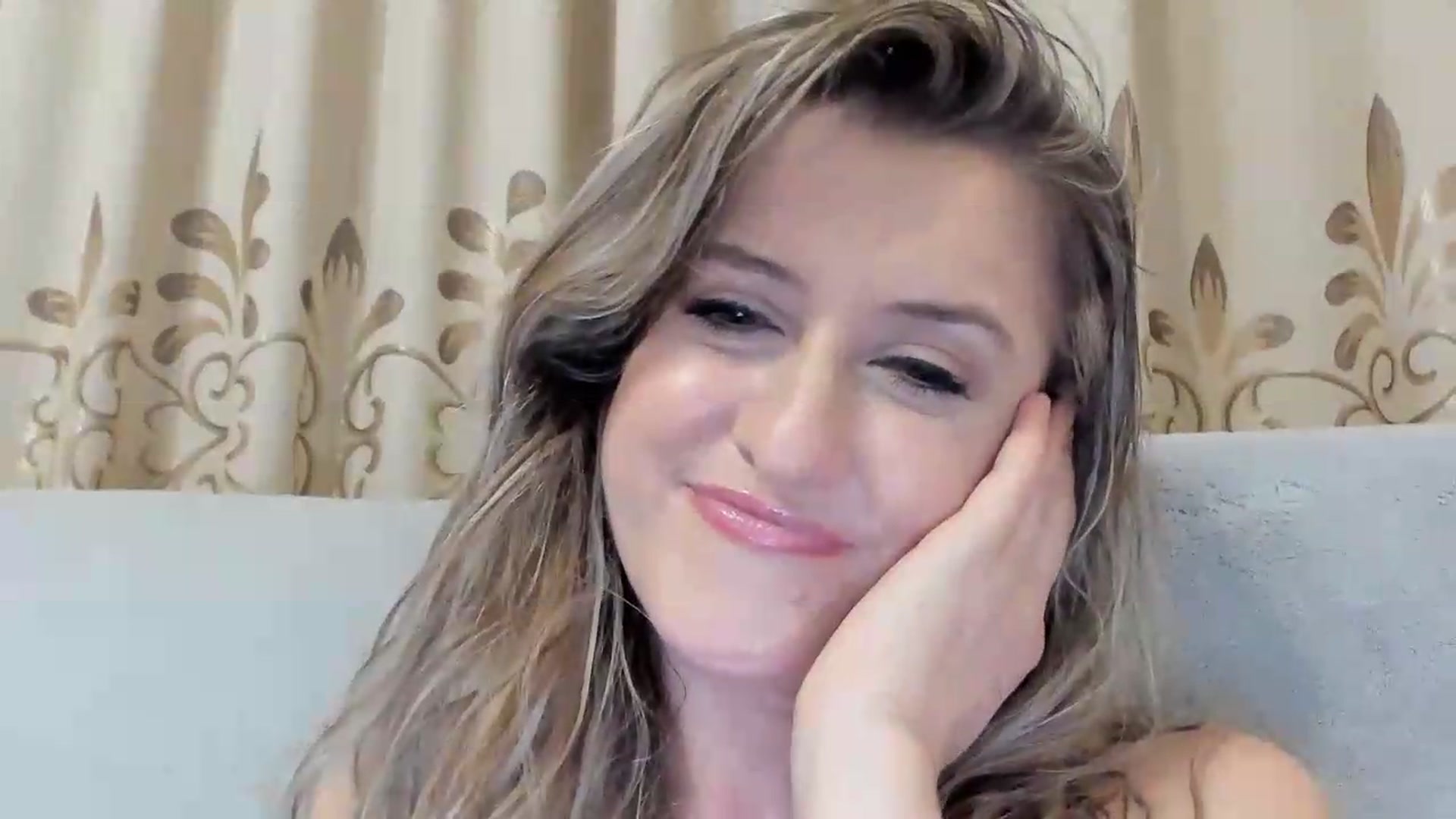 Gallery image thumbnail from BestDream's myfreecams stream on, 08/15/2026, 01:48 image 18 of 20