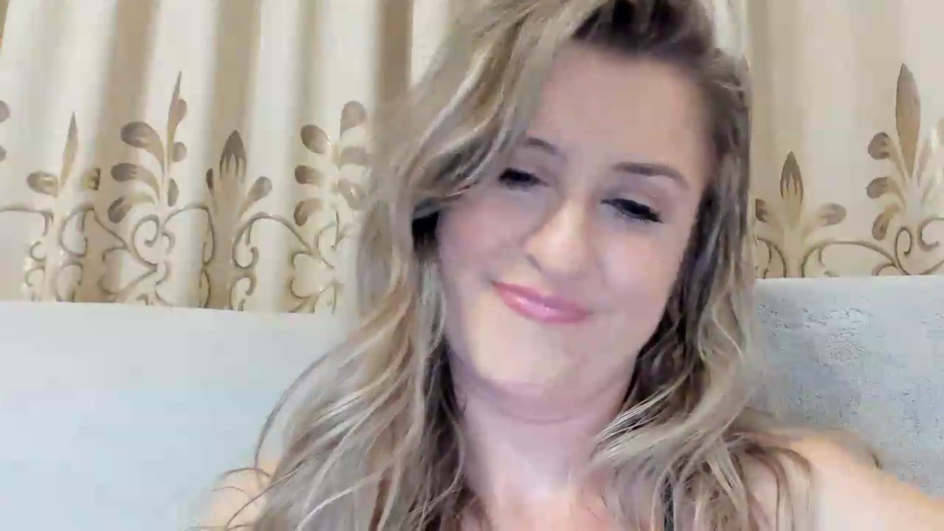 Gallery image thumbnail from BestDream's myfreecams stream on, 08/15/2026, 01:48 image 15 of 20