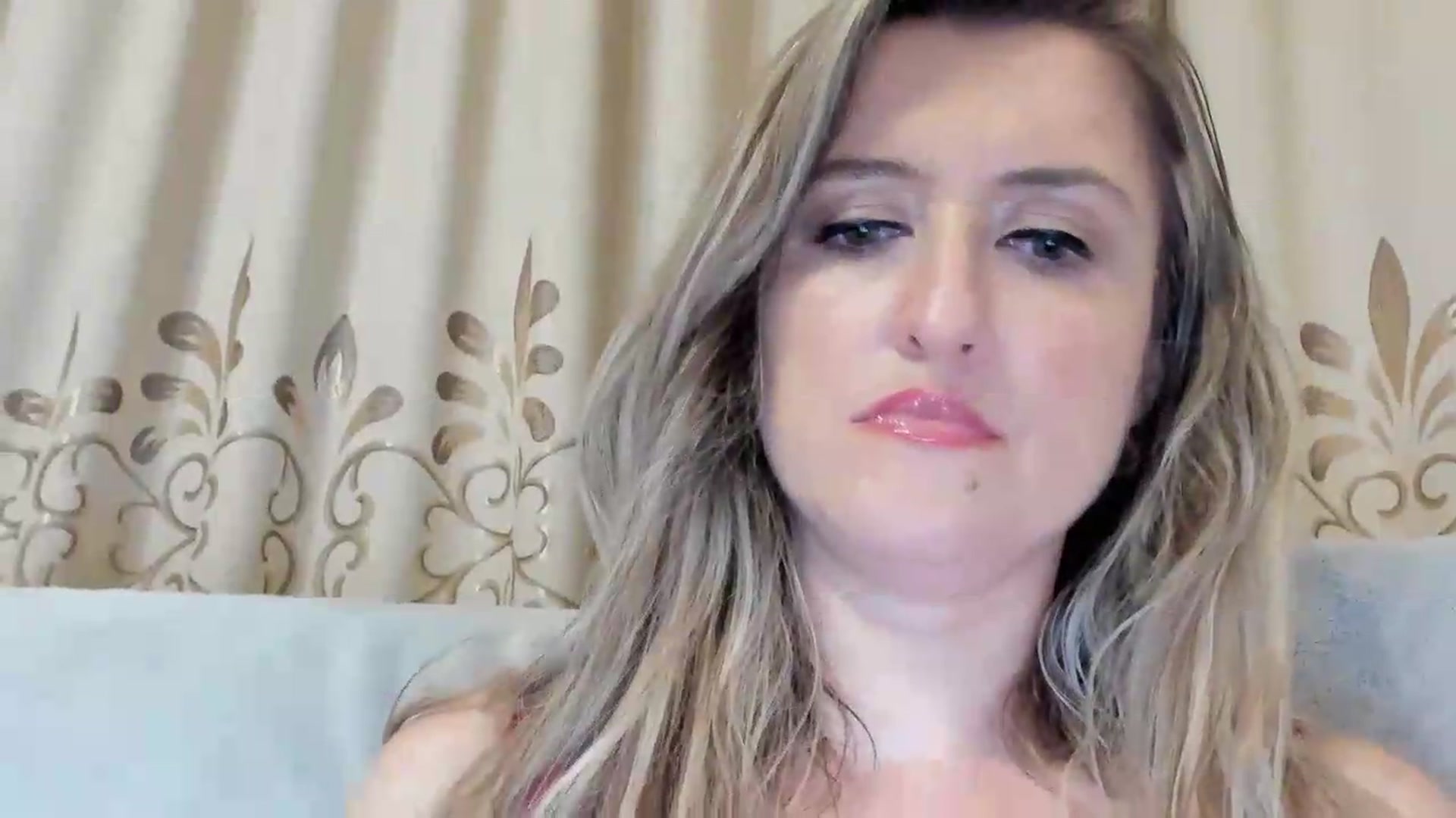 Gallery image thumbnail from BestDream's myfreecams stream on, 08/16/2026, 20:17 image 6 of 20