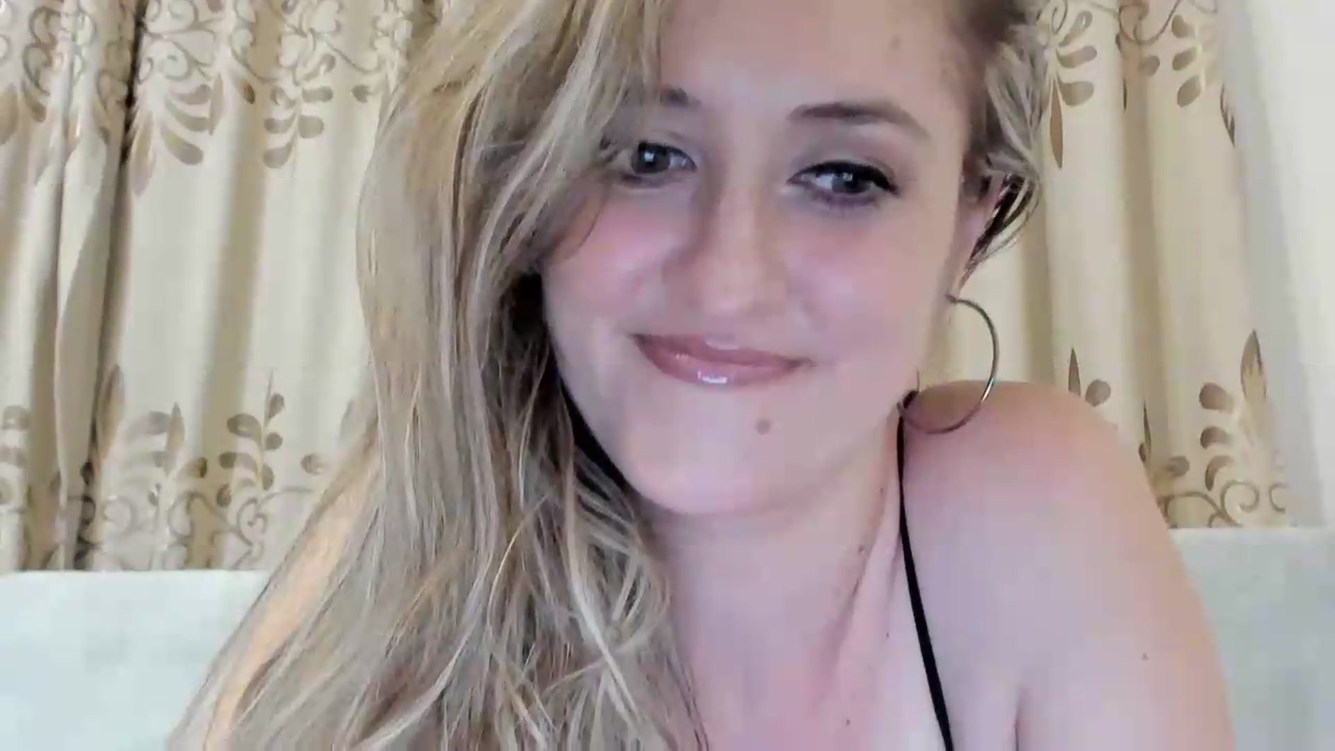 Gallery image thumbnail from BestDream's myfreecams stream on, 08/17/2026, 23:30 image 2 of 20