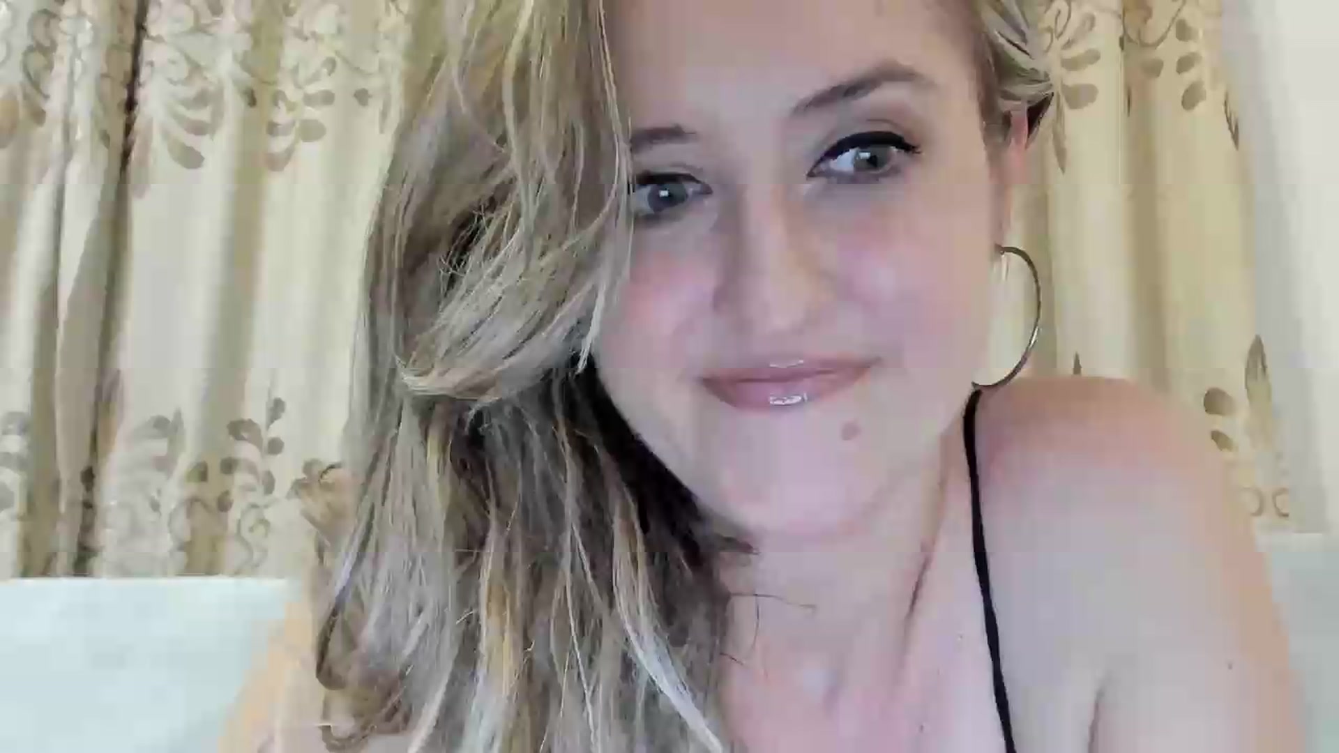 Gallery image thumbnail from BestDream's myfreecams stream on, 08/17/2026, 23:30 image 1 of 20