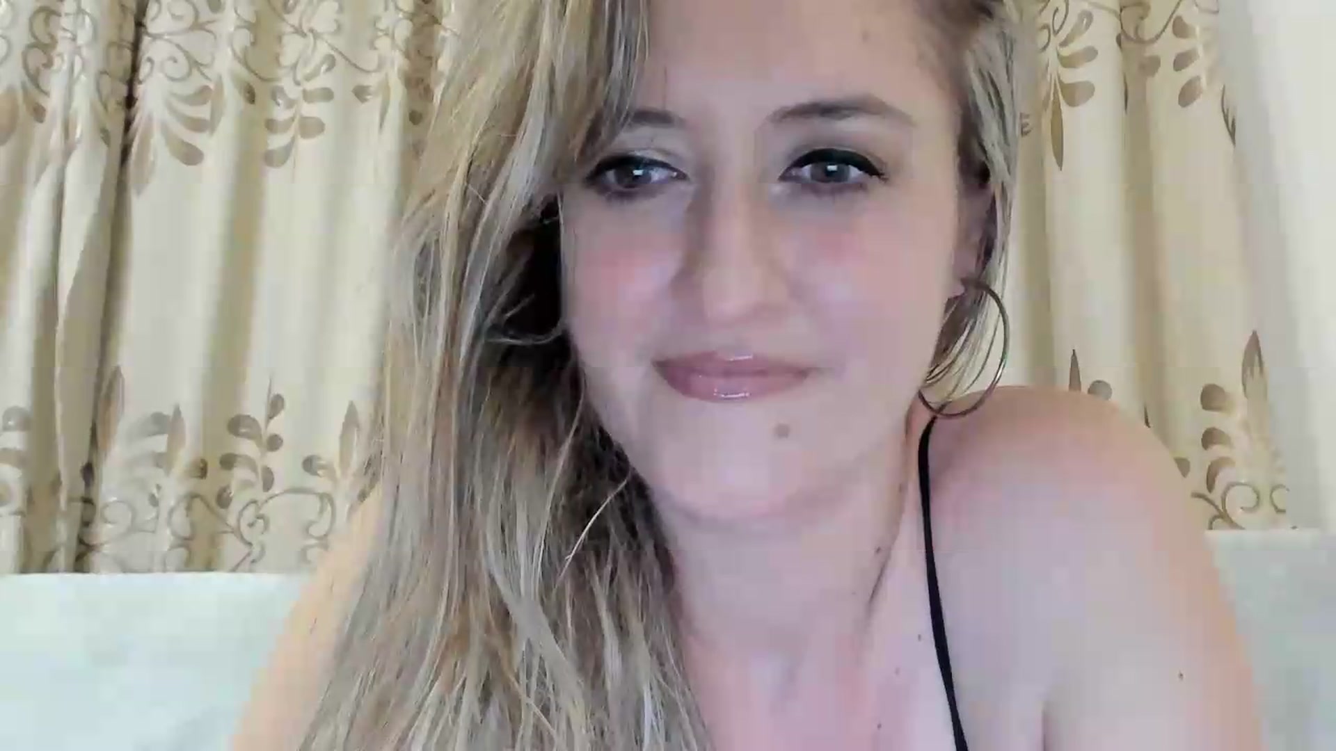 Gallery image thumbnail from BestDream's myfreecams stream on, 08/17/2026, 23:30 image 4 of 20