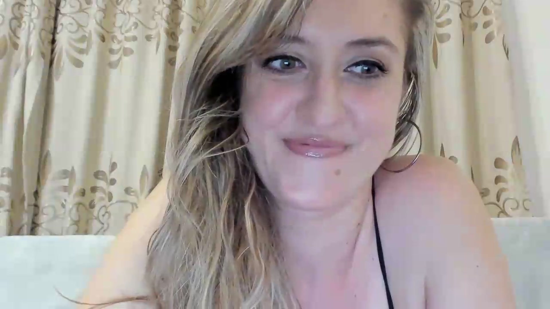 Gallery image thumbnail from BestDream's myfreecams stream on, 08/17/2026, 23:30 image 3 of 20