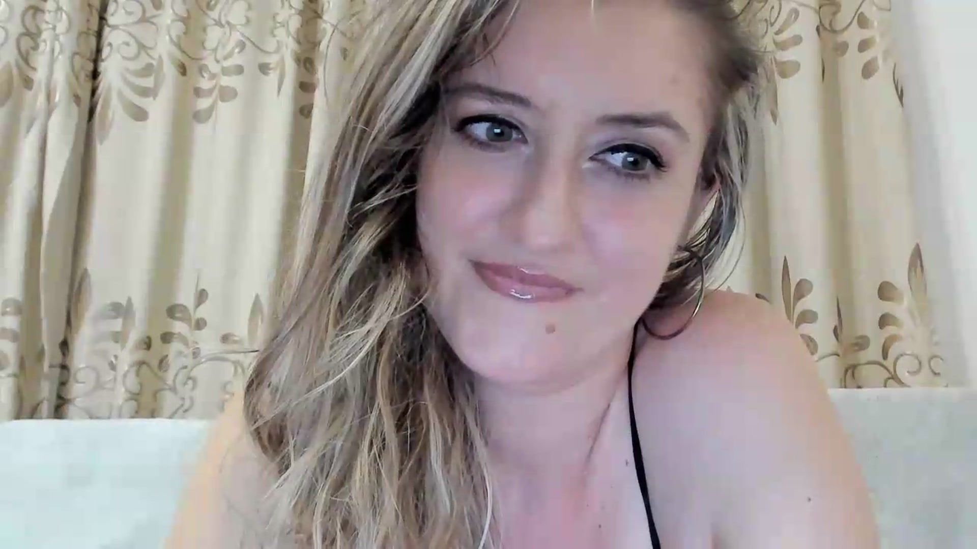 Gallery image thumbnail from BestDream's myfreecams stream on, 08/17/2026, 23:30 image 6 of 20