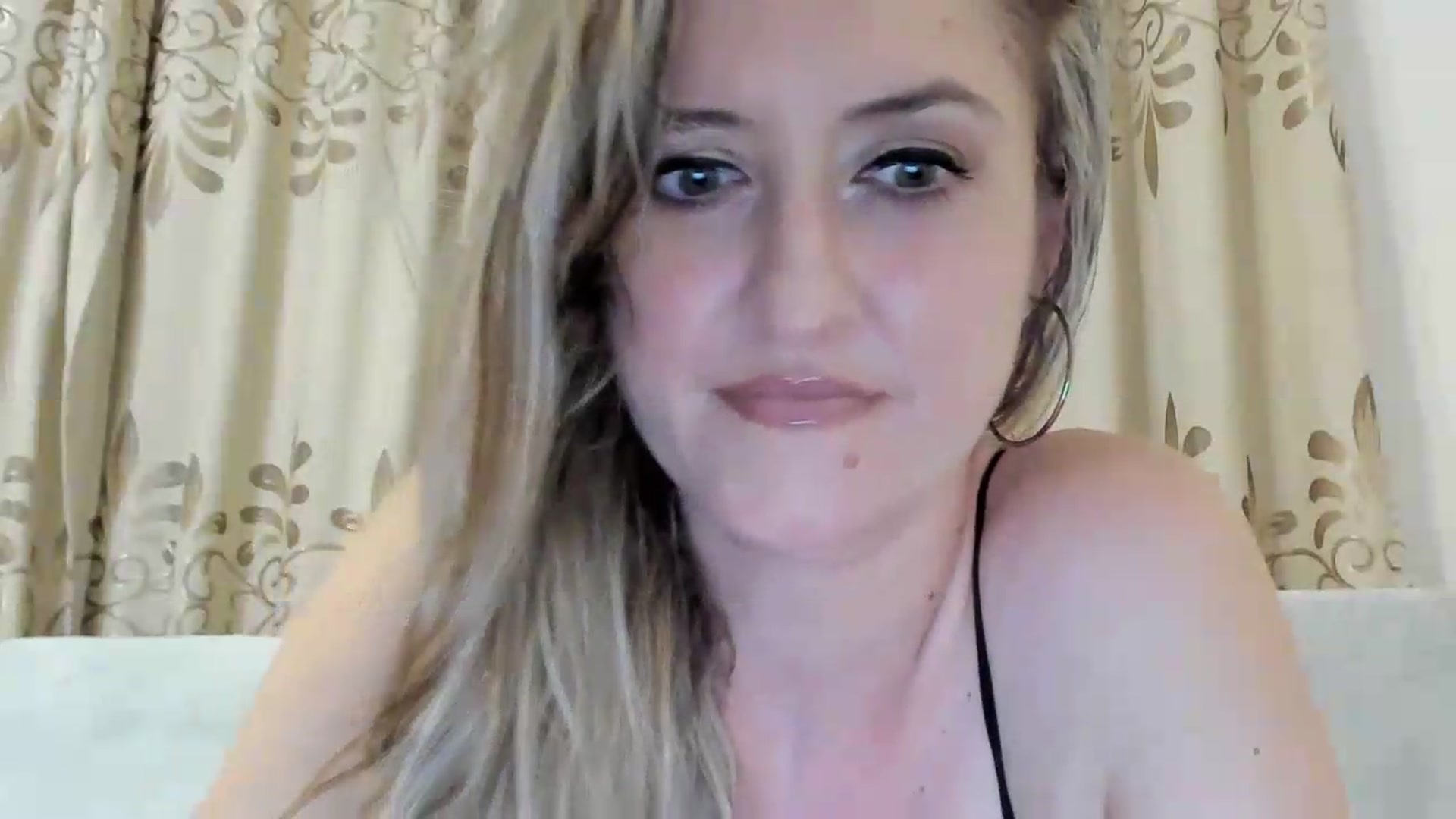 Gallery image thumbnail from BestDream's myfreecams stream on, 08/17/2026, 23:30 image 17 of 20