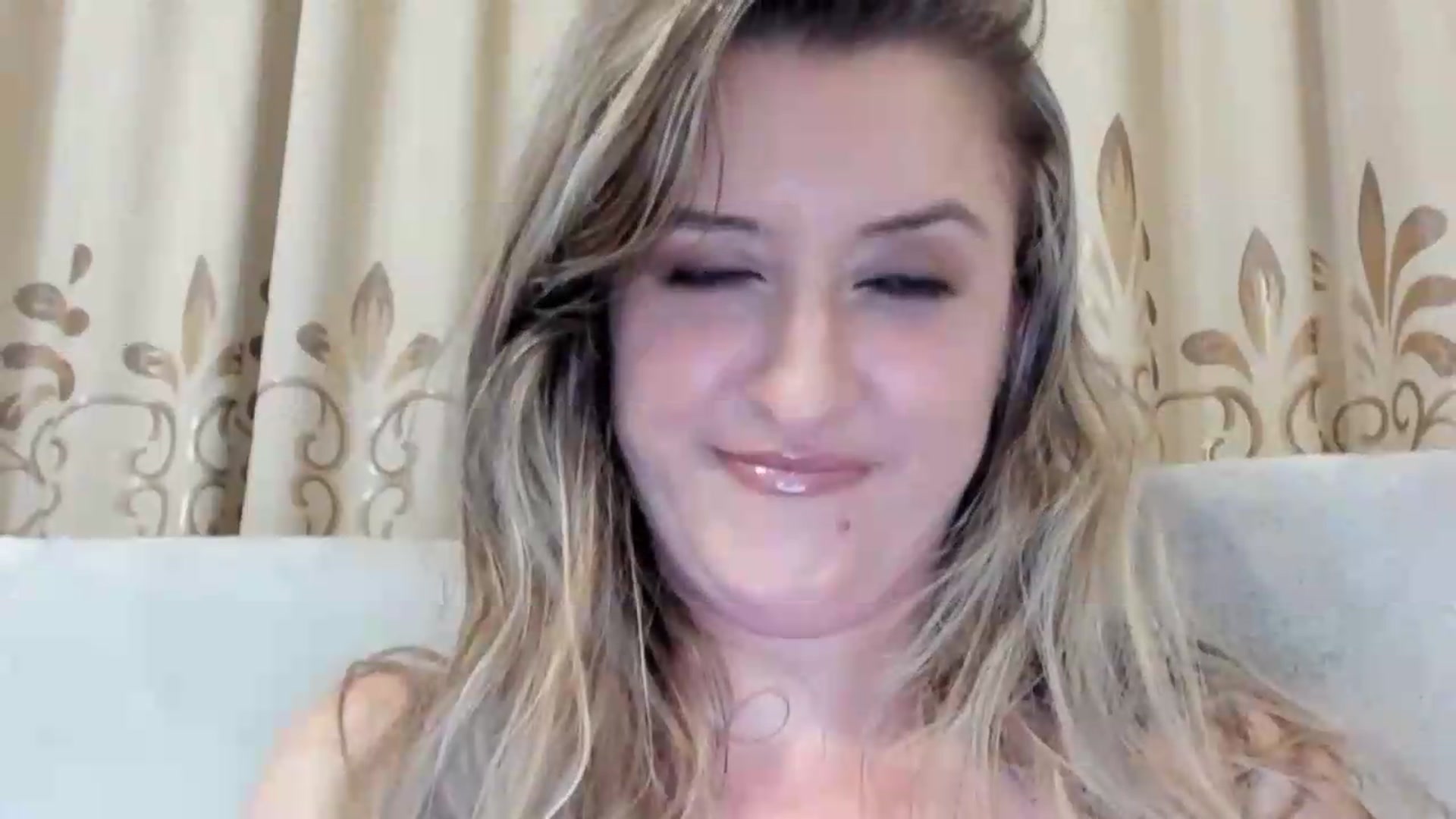 Gallery image thumbnail from BestDream's myfreecams stream on, 08/18/2026, 24:00 image 7 of 20