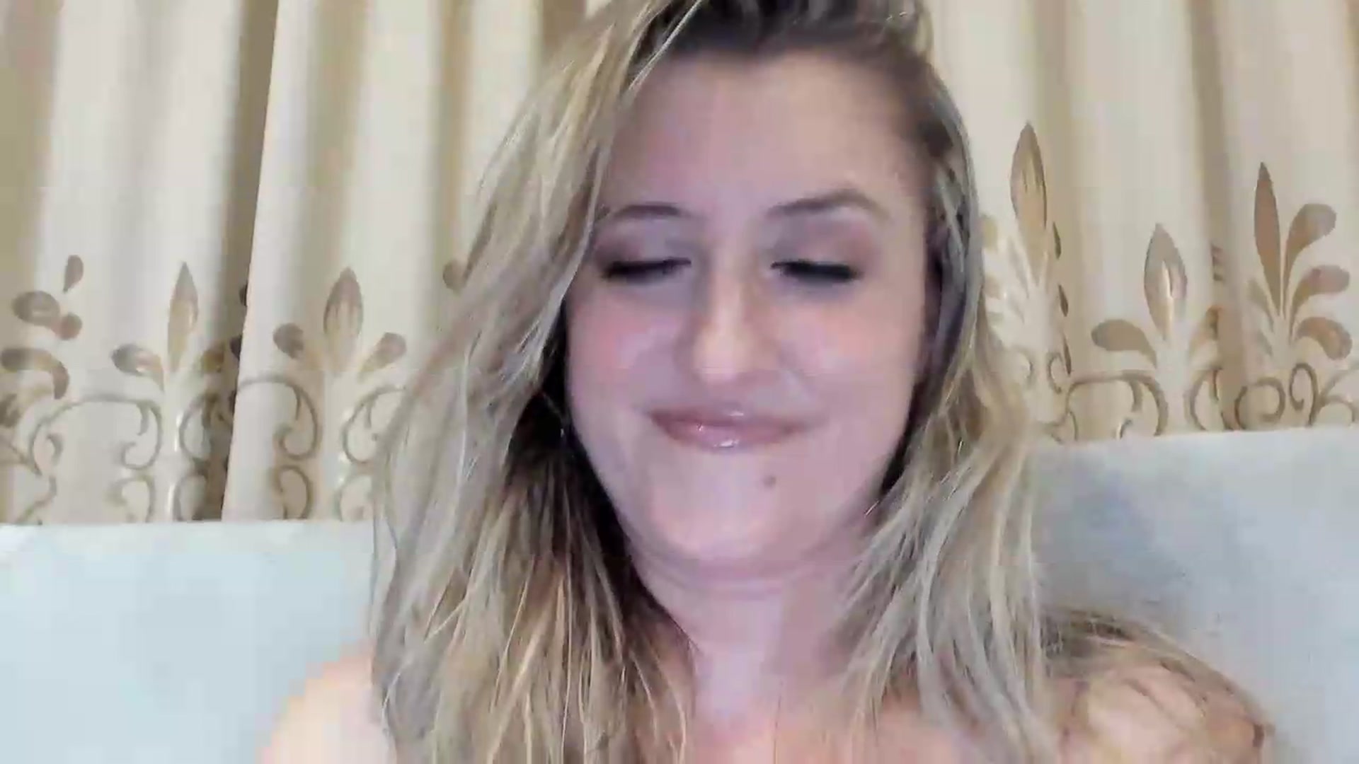 Gallery image thumbnail from BestDream's myfreecams stream on, 08/18/2026, 24:00 image 17 of 20