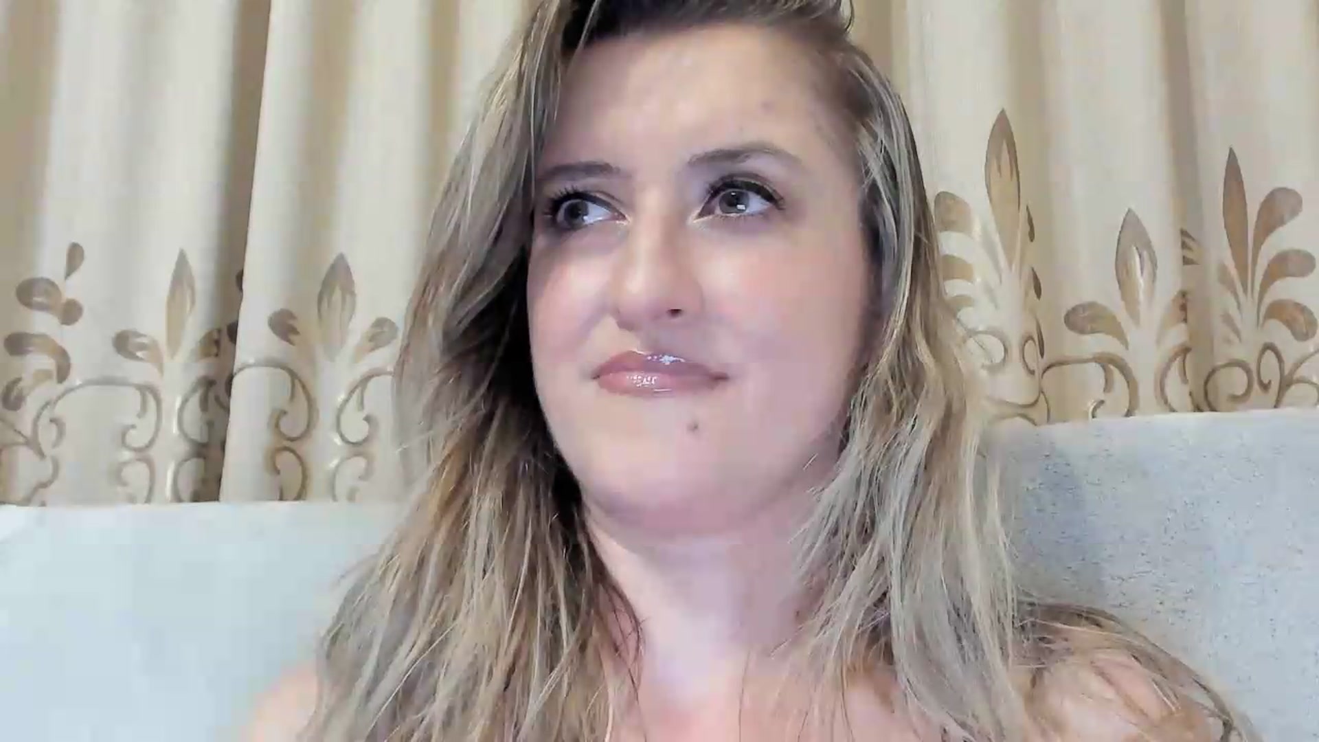 Gallery image thumbnail from BestDream's myfreecams stream on, 08/18/2026, 24:00 image 19 of 20