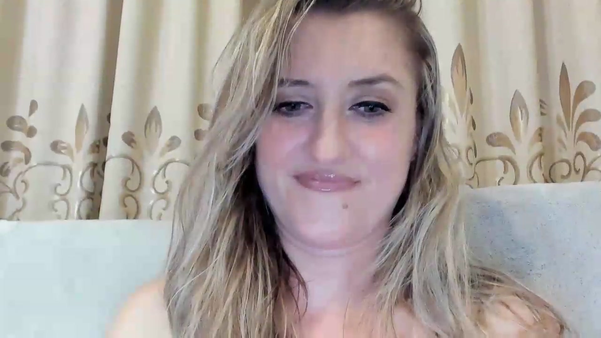 Gallery image thumbnail from BestDream's myfreecams stream on, 08/18/2026, 24:00 image 18 of 20