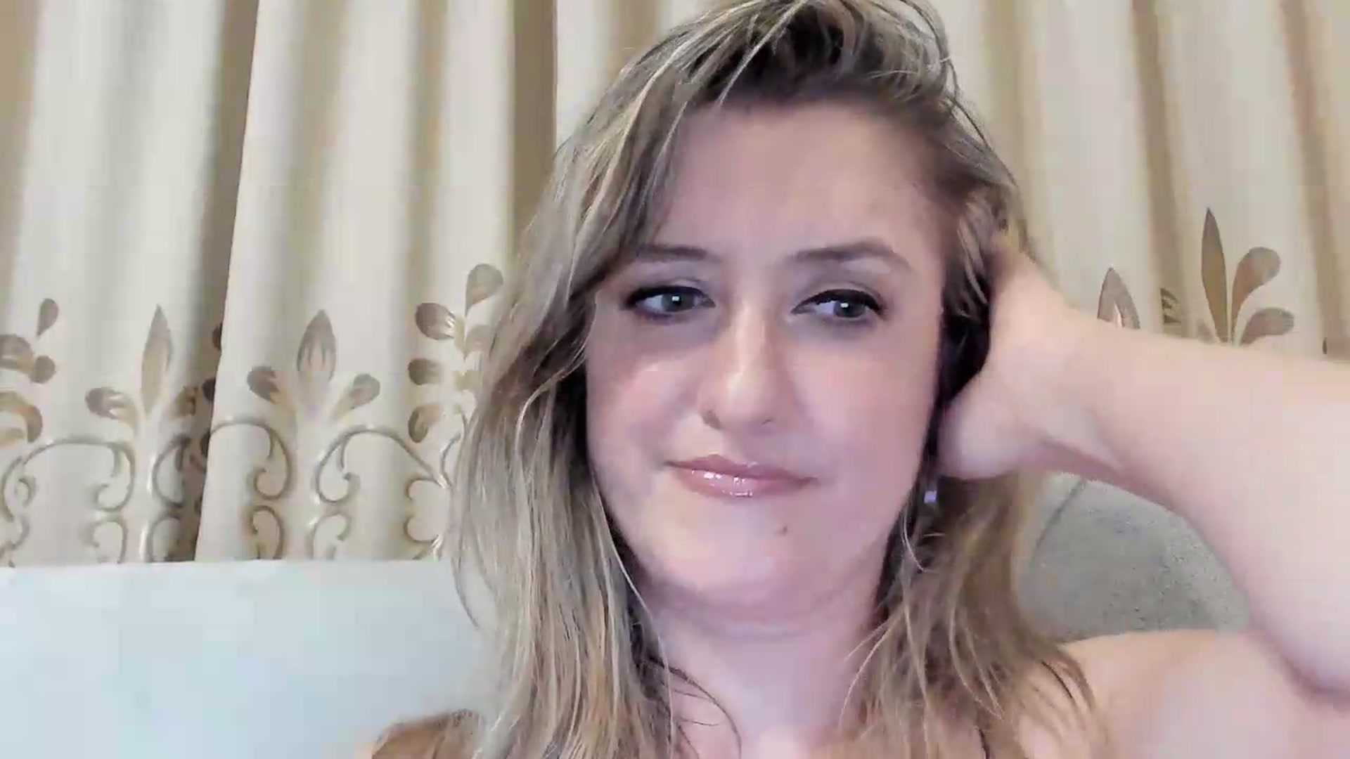 Gallery image thumbnail from BestDream's myfreecams stream on, 08/18/2026, 01:00 image 14 of 20