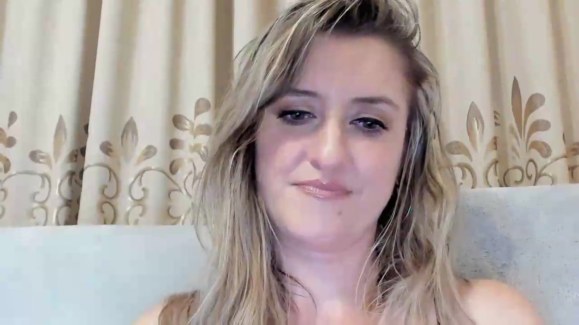 Gallery image thumbnail from BestDream's myfreecams stream on, 08/18/2026, 01:00 image 18 of 20