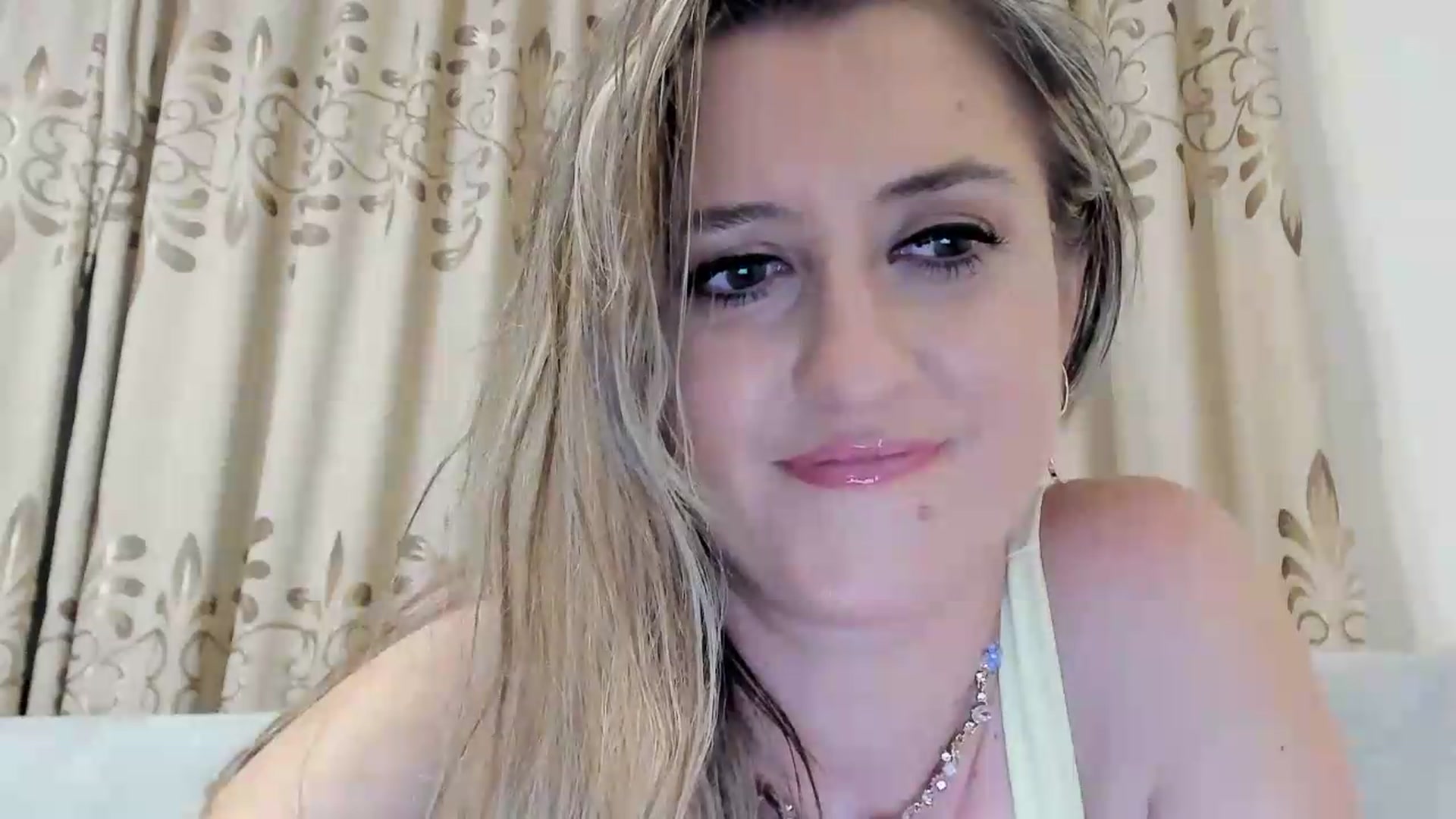 Gallery image thumbnail from BestDream's myfreecams stream on, 08/19/2026, 01:26 image 4 of 20
