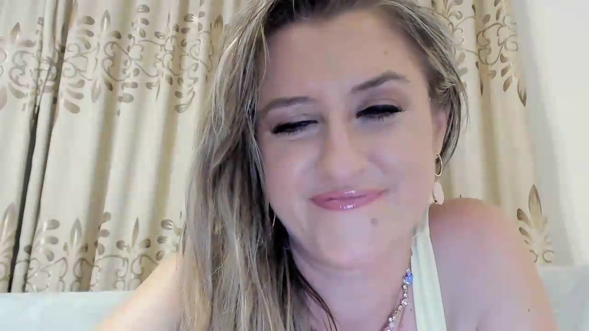 Gallery image thumbnail from BestDream's myfreecams stream on, 08/19/2026, 01:26 image 9 of 20