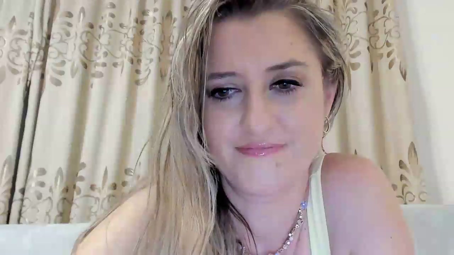 Gallery image thumbnail from BestDream's myfreecams stream on, 08/19/2026, 01:26 image 2 of 20