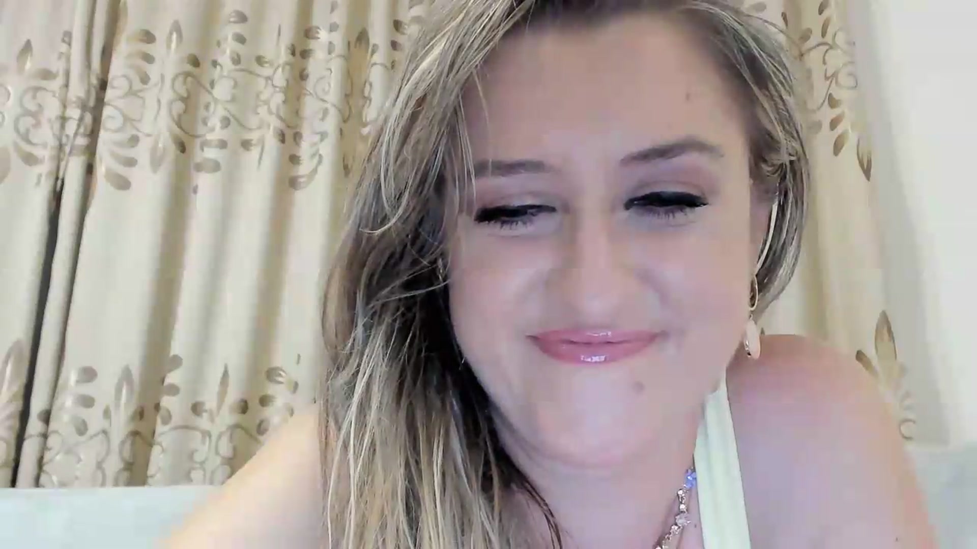 Gallery image thumbnail from BestDream's myfreecams stream on, 08/19/2026, 01:26 image 18 of 20