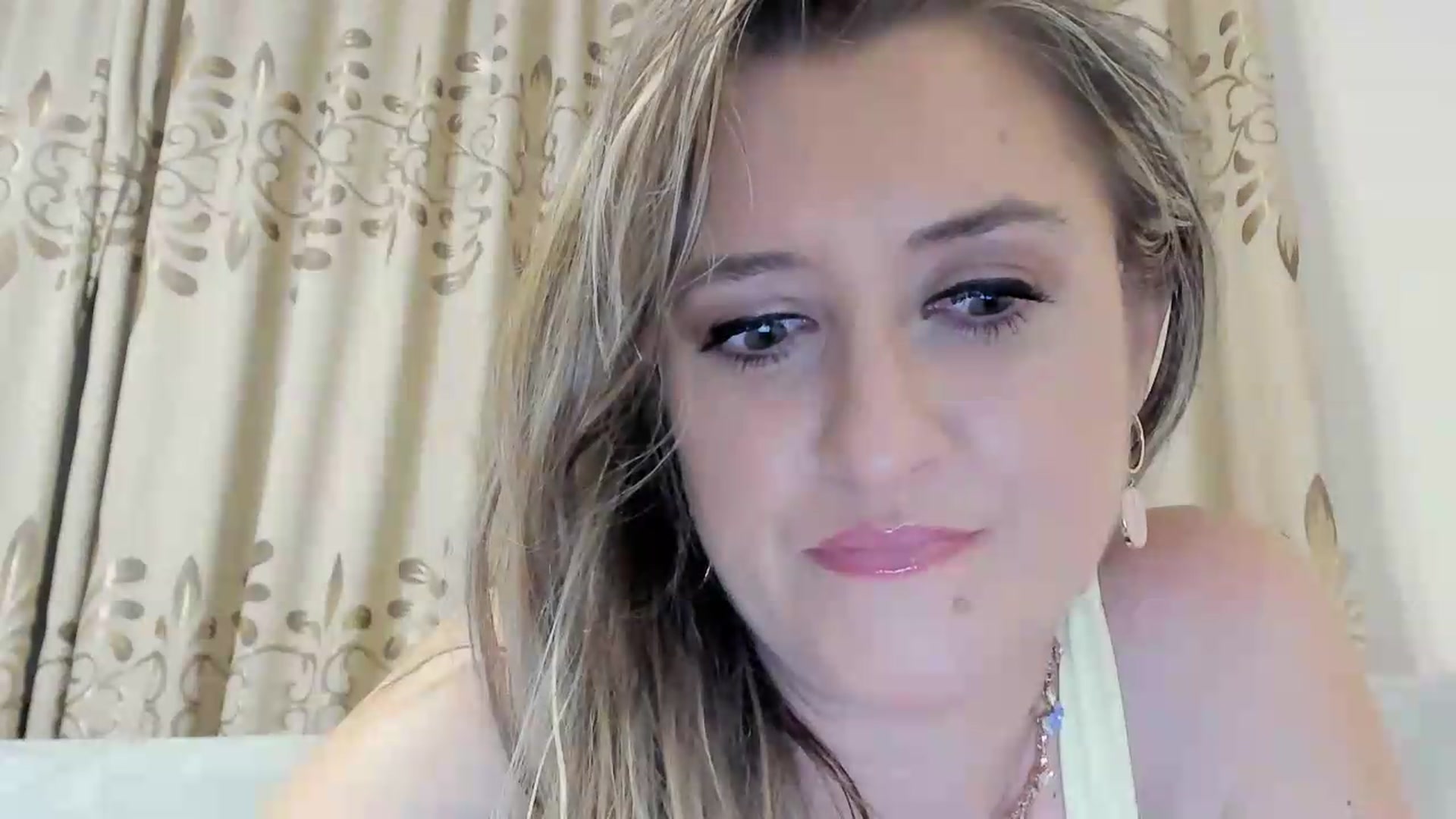 Gallery image thumbnail from BestDream's myfreecams stream on, 08/19/2026, 01:26 image 16 of 20
