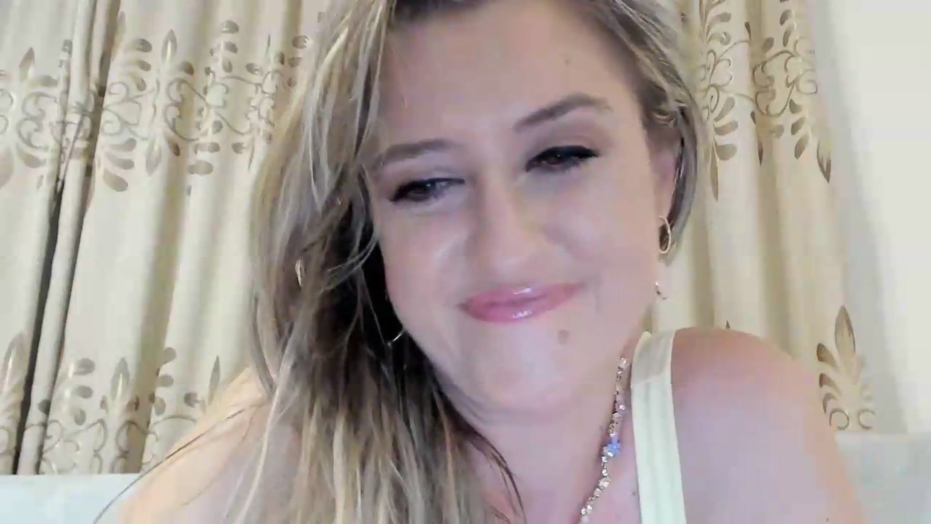 Gallery image thumbnail from BestDream's myfreecams stream on, 08/19/2026, 01:26 image 15 of 20