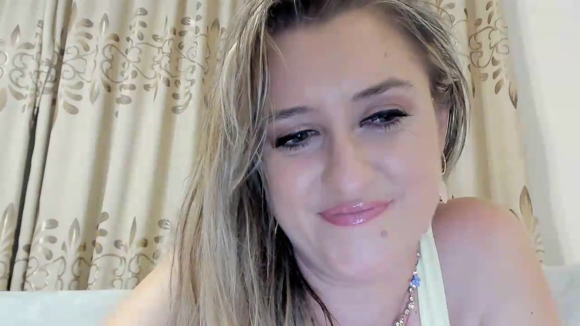 Gallery image thumbnail from BestDream's myfreecams stream on, 08/19/2026, 01:26 image 14 of 20