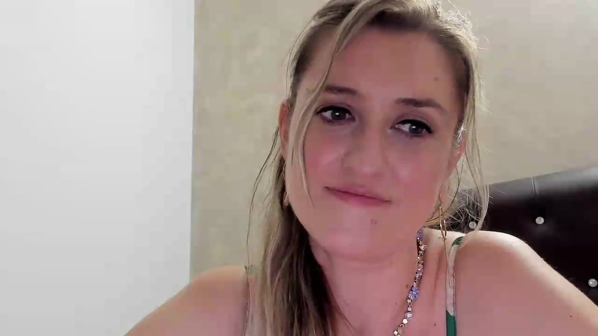 Gallery image thumbnail from BestDream's myfreecams stream on, 08/24/2026, 22:23 image 11 of 20