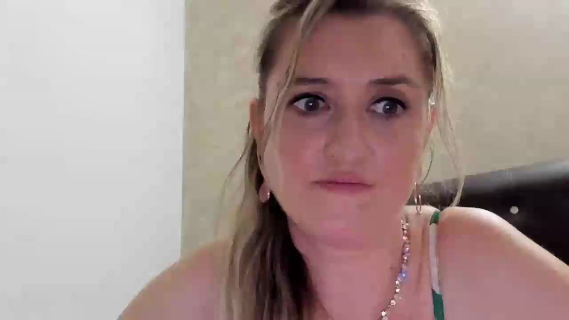 Gallery image thumbnail from BestDream's myfreecams stream on, 08/24/2026, 22:23 image 2 of 20