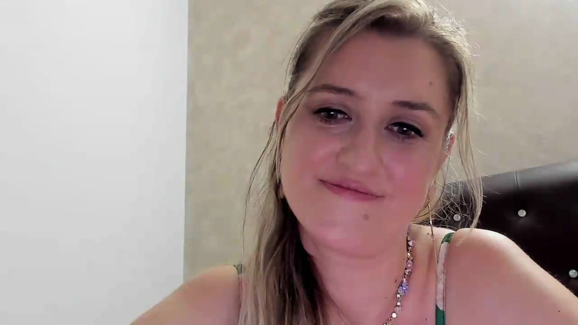 Gallery image thumbnail from BestDream's myfreecams stream on, 08/24/2026, 22:23 image 7 of 20