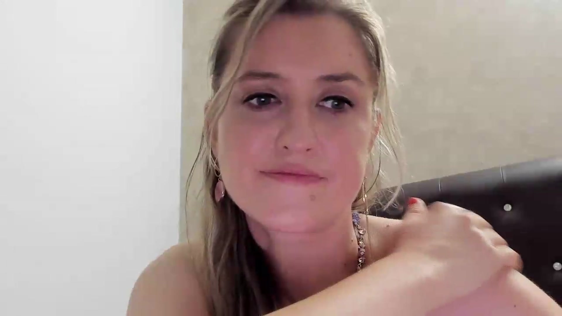 Gallery image thumbnail from BestDream's myfreecams stream on, 08/24/2026, 22:23 image 9 of 20