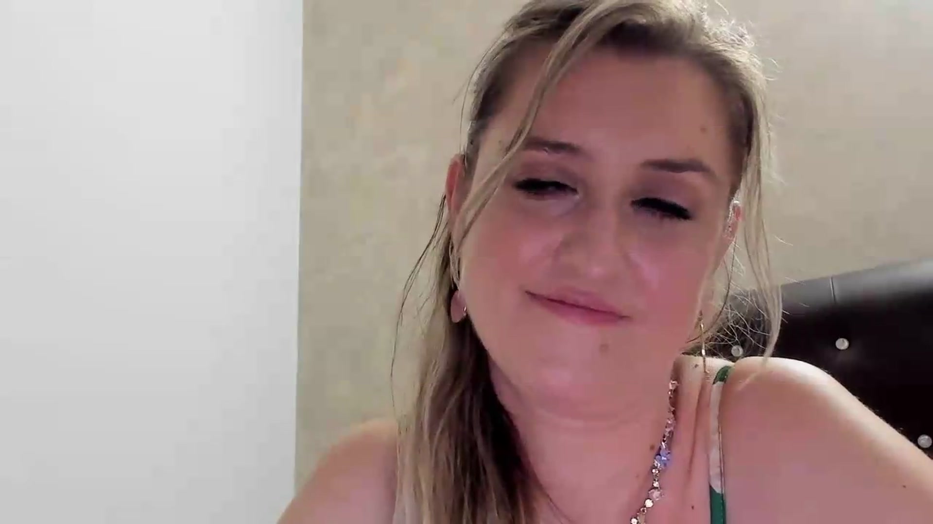 Gallery image thumbnail from BestDream's myfreecams stream on, 08/24/2026, 22:23 image 10 of 20